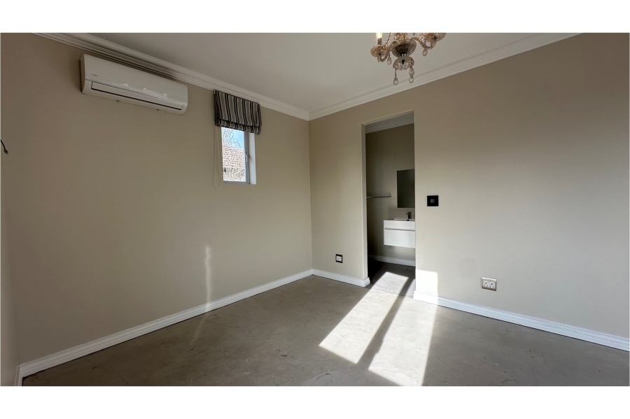 To Let 4 Bedroom Property for Rent in Val De Vie Estate Western Cape